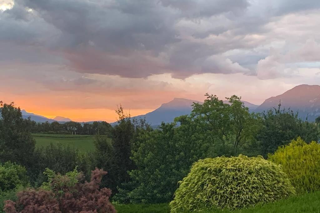 Au Calme Avec Vue Magnifique A Saint Maximin Appartement Buitenkant foto