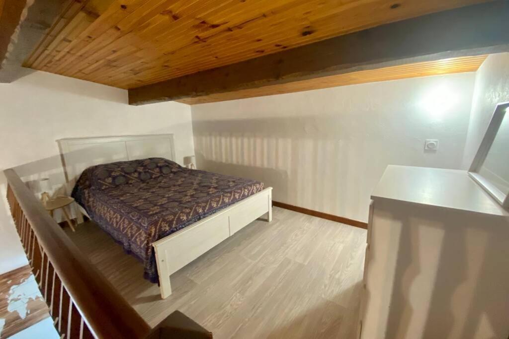 Au Calme Avec Vue Magnifique A Saint Maximin Appartement Buitenkant foto
