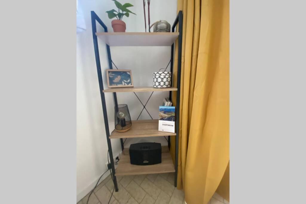Au Calme Avec Vue Magnifique A Saint Maximin Appartement Buitenkant foto