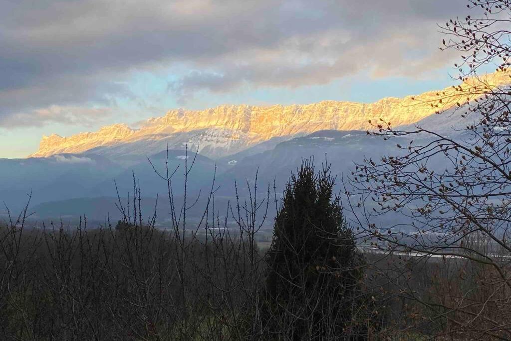 Au Calme Avec Vue Magnifique A Saint Maximin Appartement Buitenkant foto